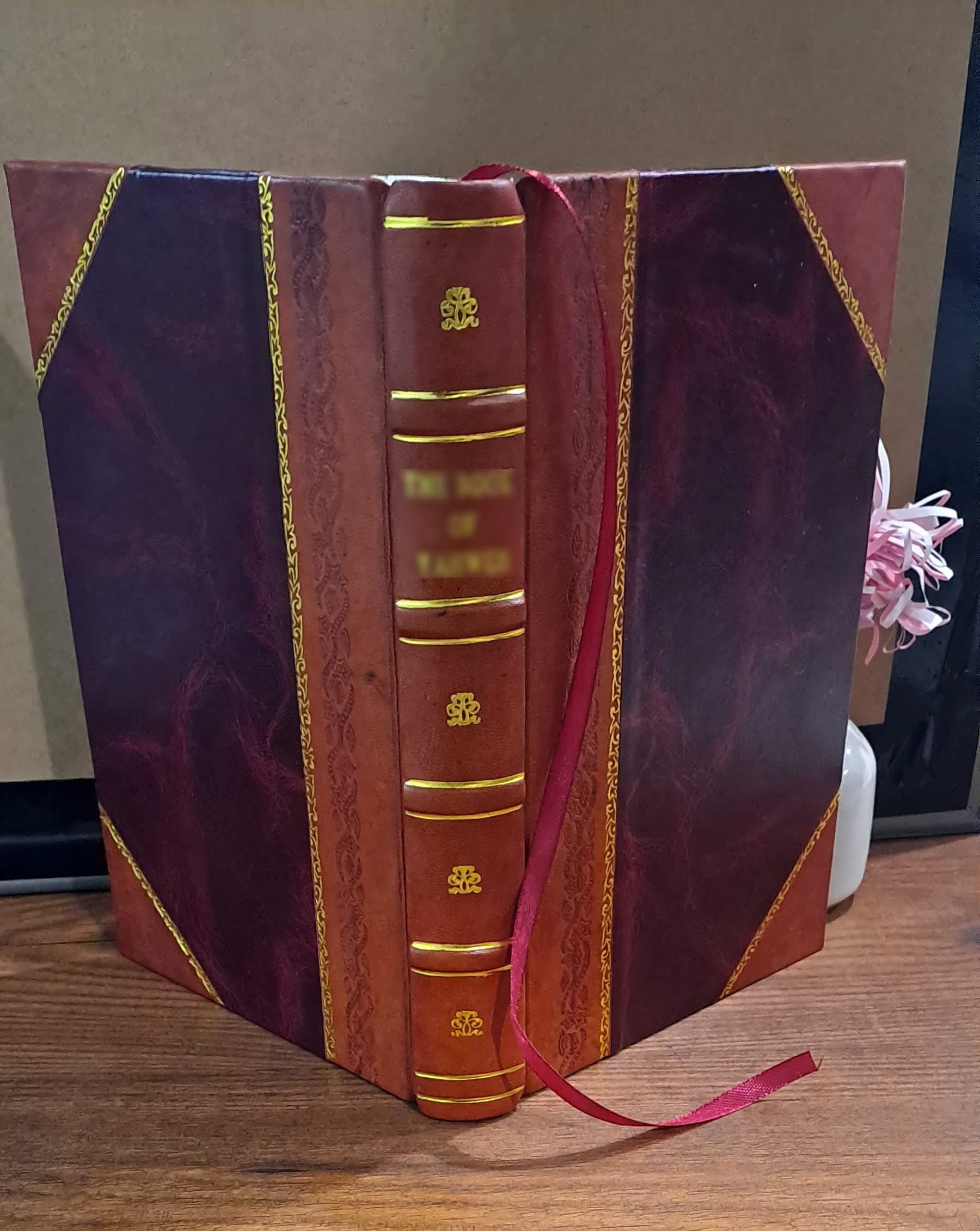 Stray Pearls: Memoirs of Margaret De Ribaumont, Viscountess of Bellaise